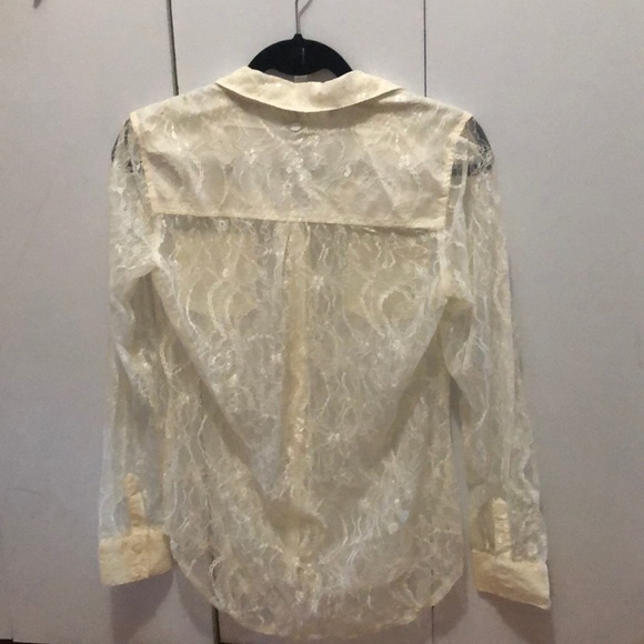 Guess button up top - Picture 2 of 4